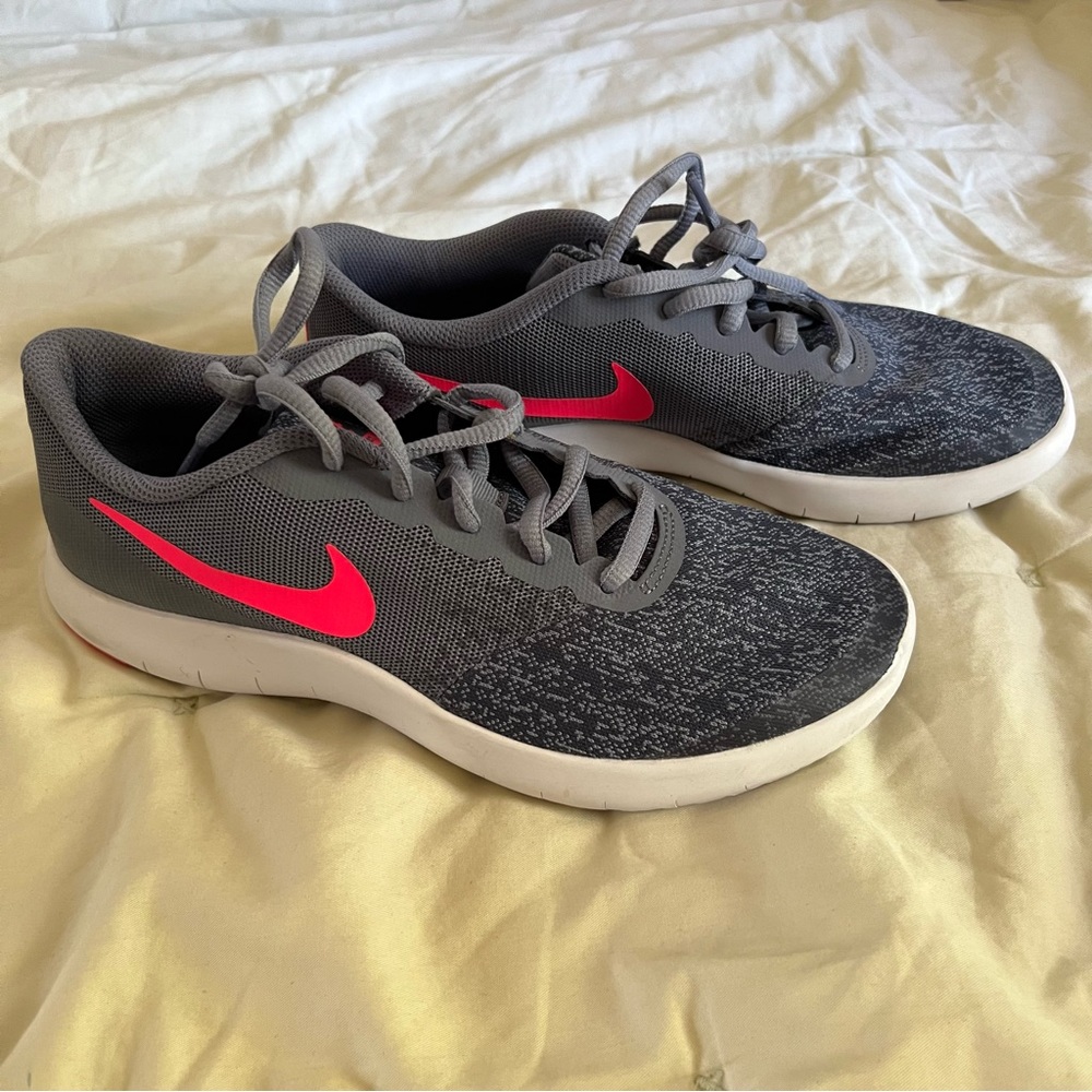Women’s Nike Sneakers Grey size 7 6Y